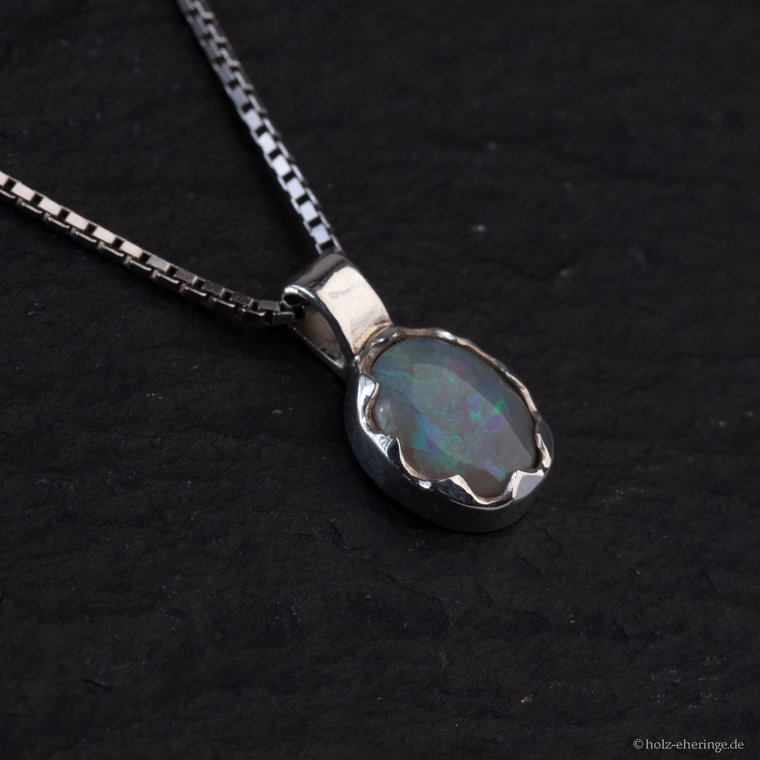 Einzelstück 0,8ct Opalanhänger mit Kronenfassung Nr0012