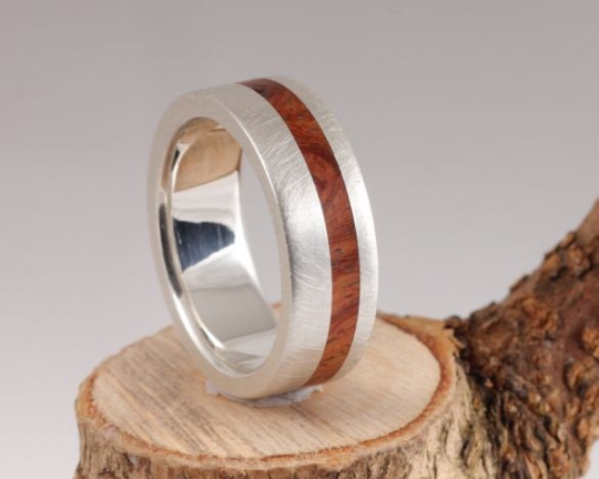 11th Edition Silberring mit Amboina Maserholz – Weil Metall jeder kann setzen Sie auf Holz