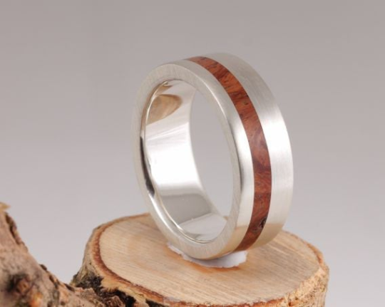 11th Edition Silberring mit Amboina Maserholz – Weil Metall jeder kann setzen Sie auf Holz