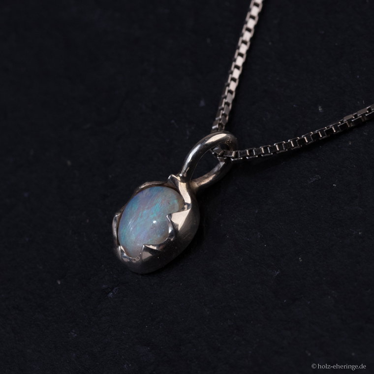 Einzelstück 0,5ct Opalanhänger mit Kronenfassung Nr0010