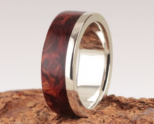 9th Edition Silberring mit Amboina Maserholz – Holz, das Geschichten erzählt