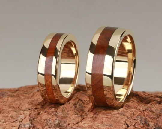 Massive Eheringe mit Edelhölzern 15th Edition in Gelbgold