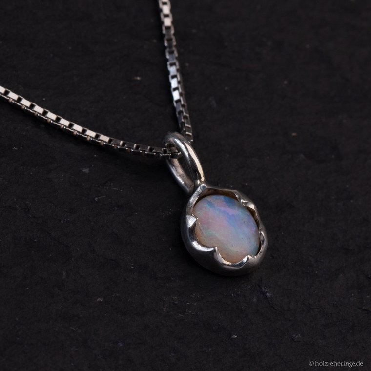 Einzelstück 0,5ct Opalanhänger mit Kronenfassung Nr0010