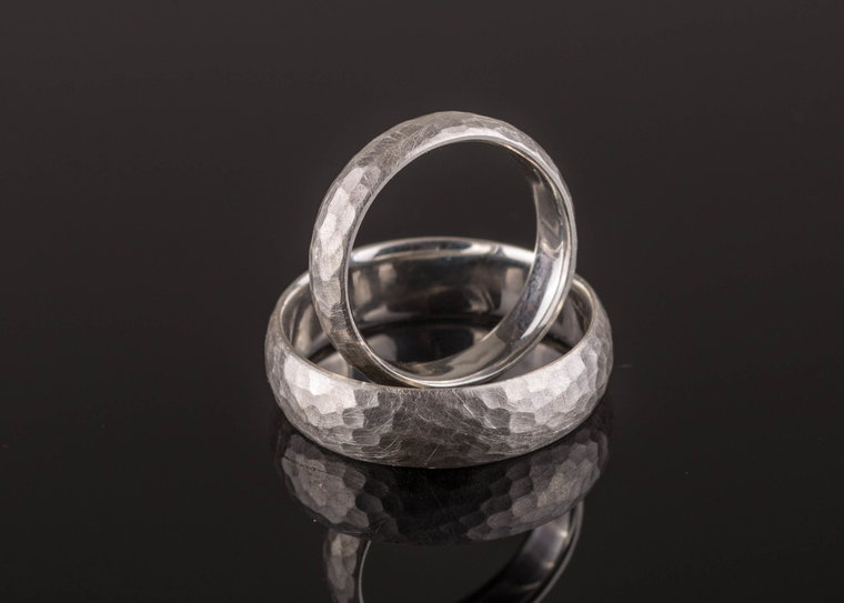 Gehämmerte Eheringe aus 925er Silber