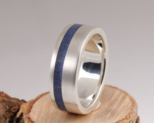 11th Edition Silberring mit blue Bergahorn – Für alle, die den Wald lieber am Finger als vor der Tür haben.