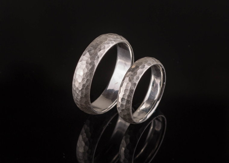 Gehämmerte Eheringe aus 925er Silber