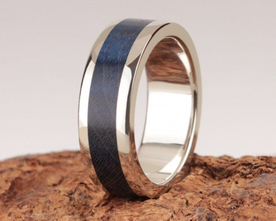 Handgefertigter Silber-Bergahorn-Indigoblau-Ring mit individualisierbarem Diamant 3rd Edition