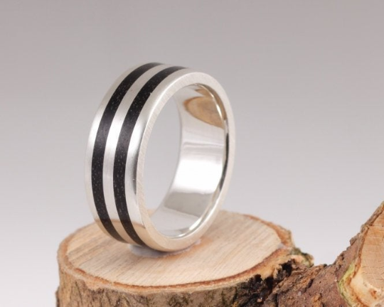 8th Edition Ebenholz – Stilvoller Holzring mit Silberelementen