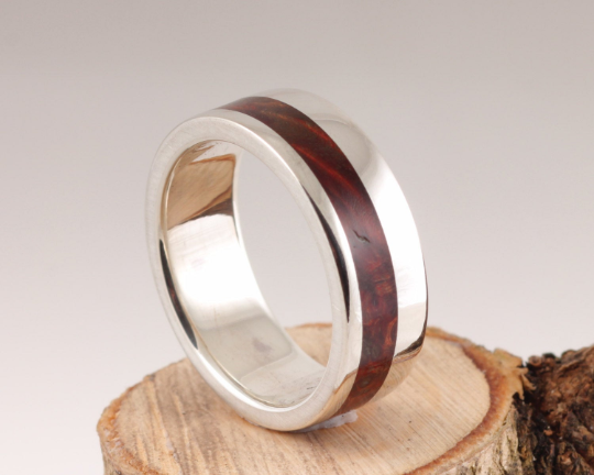 15th Edition Silberring mit Amboina Maserholz – Ein Stück Wald für Ihre Hand.
