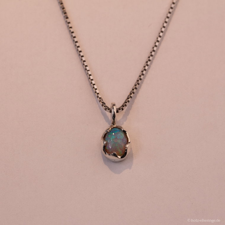 Einzelstück 0,5ct Opalanhänger mit Kronenfassung Nr0009