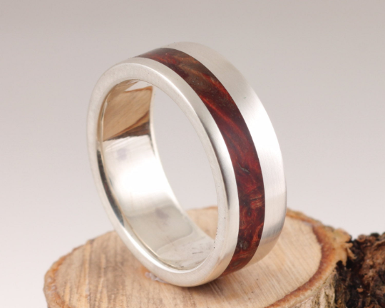 15th Edition Silberring mit Amboina Maserholz – Ein Stück Wald für Ihre Hand.