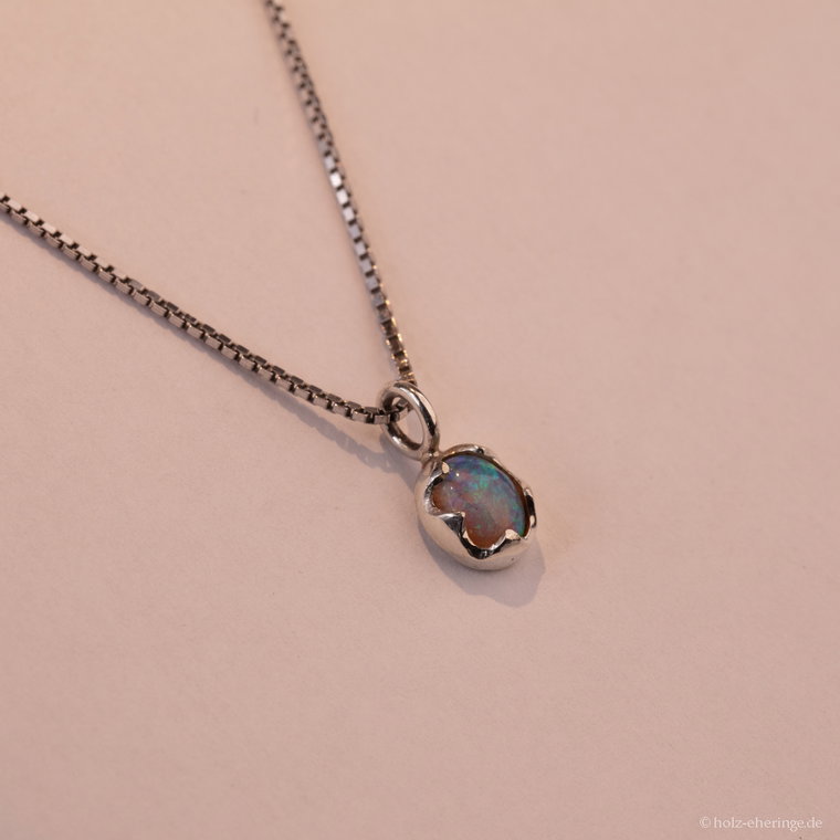 Einzelstück 0,5ct Opalanhänger mit Kronenfassung Nr0009