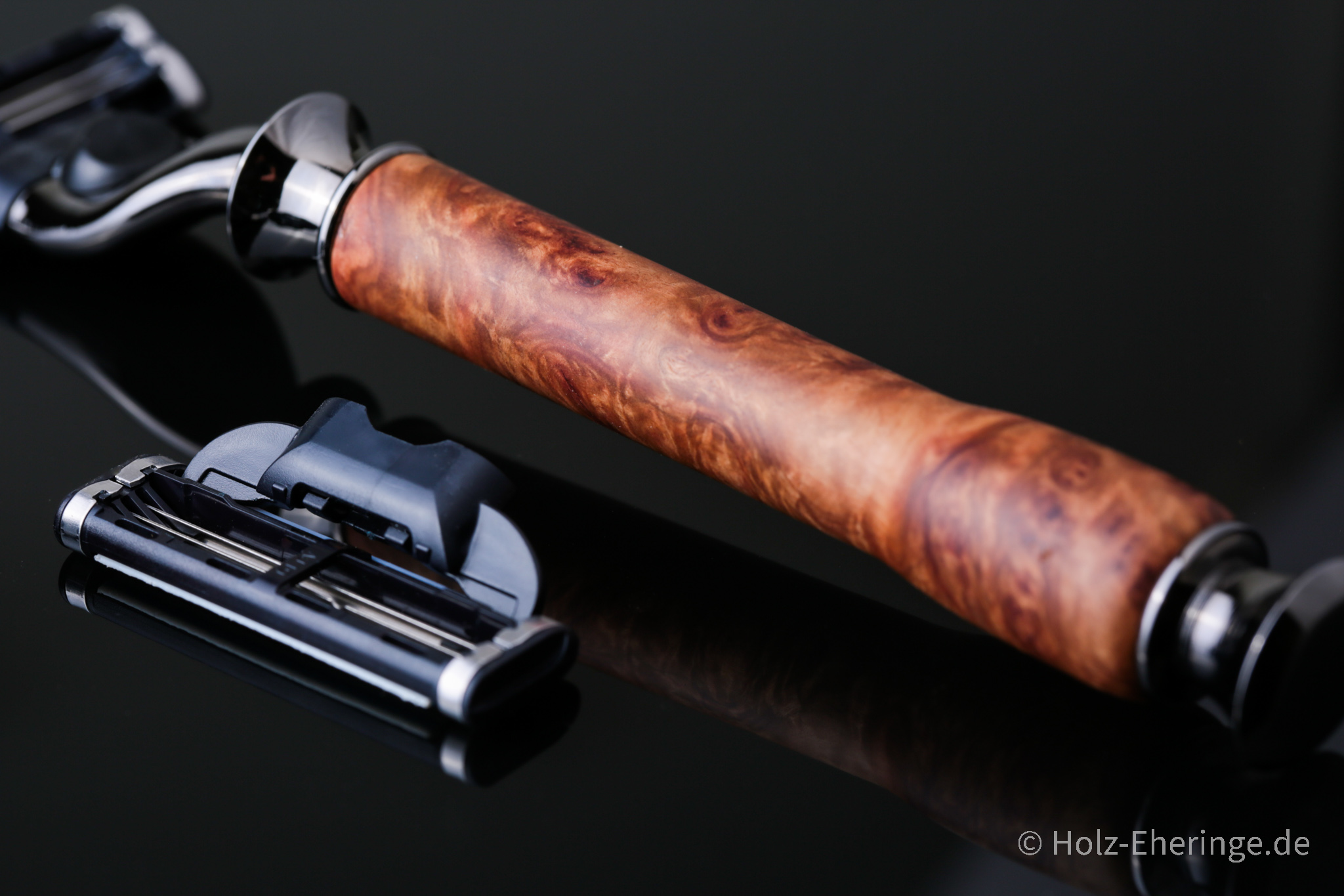 Rasiermesser mit Brujere Holz