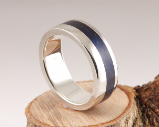 15th Edition Silberring mit Bergahorn Indigoblau – Die Geschichte des Holzes