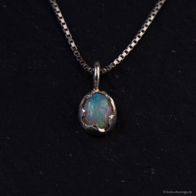Einzelstück 0,5ct Opalanhänger mit Kronenfassung Nr0009