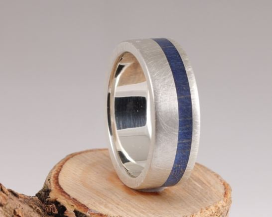 11th Edition Silberring mit blue Bergahorn – Für alle, die den Wald lieber am Finger als vor der Tür haben.