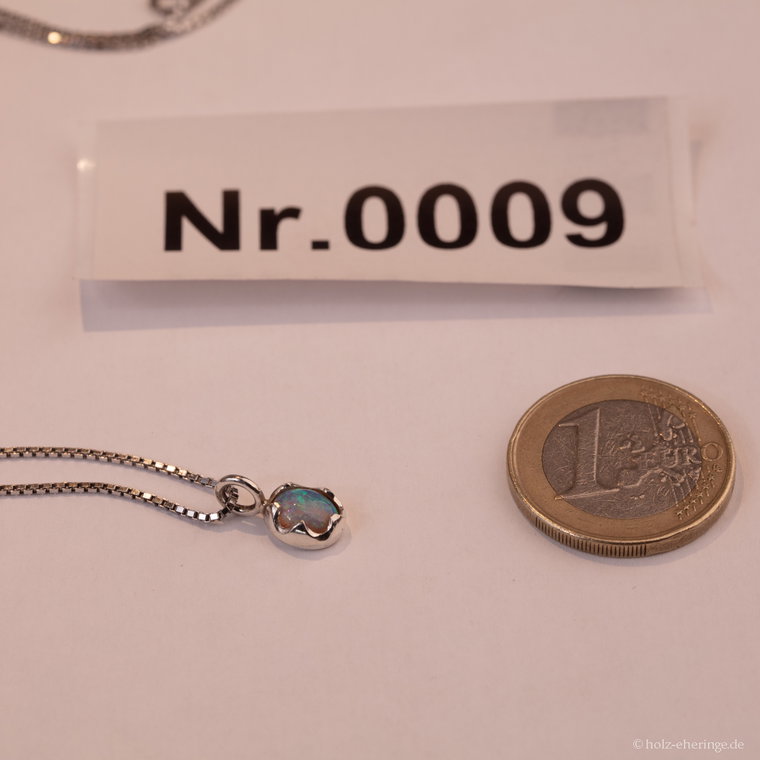 Einzelstück 0,5ct Opalanhänger mit Kronenfassung Nr0009