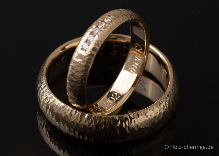 Gehämmerte Eheringe aus 750er Gelbgold