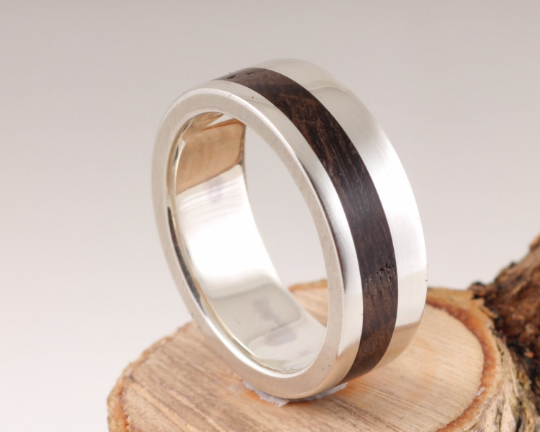 15th Edition Silberring mit Mooreiche