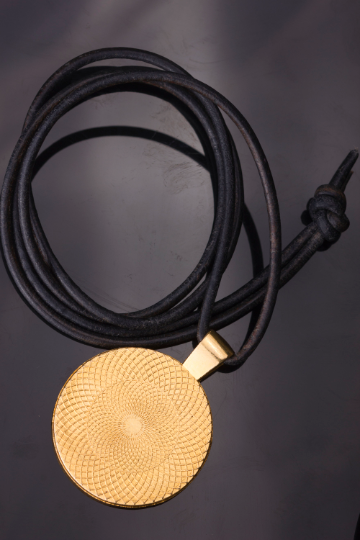 Anhänger mit Edelholz Goldfarben